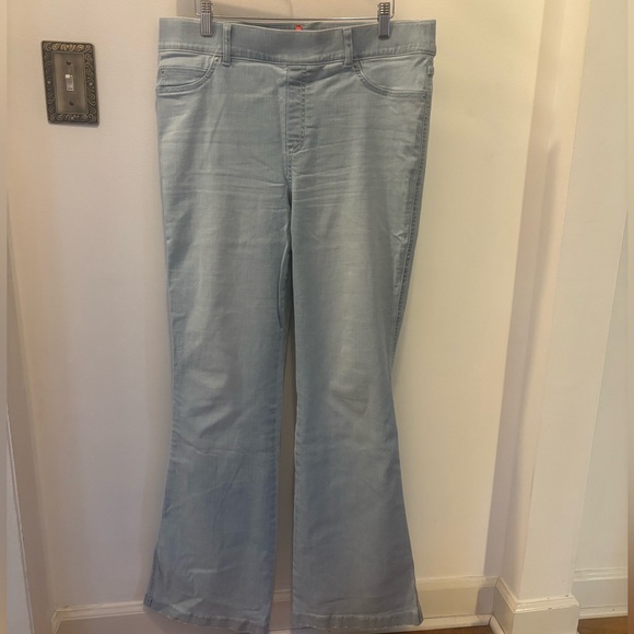SPANX Pull-on High Rise Flare Jeans || Light Wash || Size Large - Picture 3 of 9